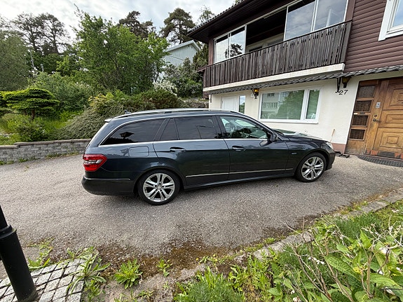 Mercedes-Benz E250 3 of 5