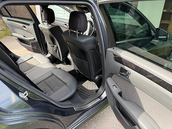 Mercedes-Benz E250 14 of 14