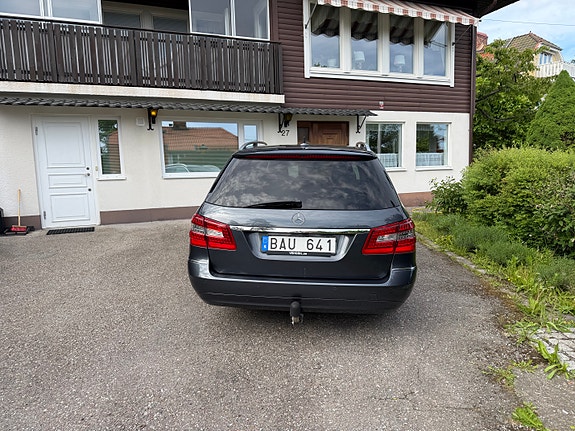 Mercedes-Benz E250 4 of 5