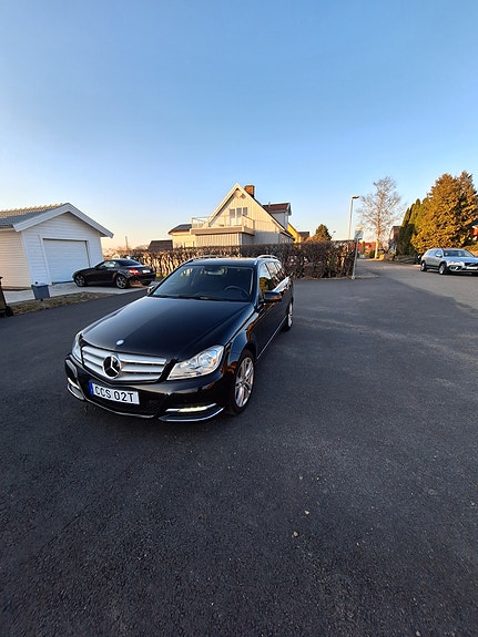 Mercedes-Benz C250 2 of 10