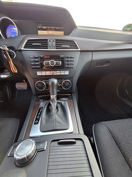 Mercedes-Benz C250 7 of 10