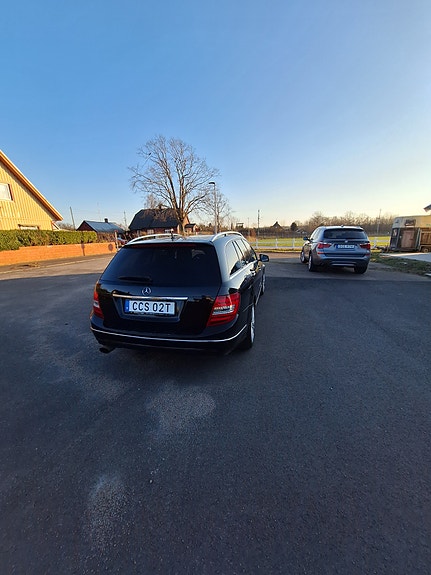 Mercedes-Benz C250 3 of 10
