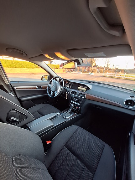 Mercedes-Benz C250 4 of 10