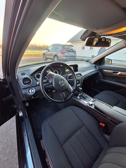 Mercedes-Benz C250 6 of 10