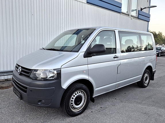 Volkswagen Caravelle 2 of 5