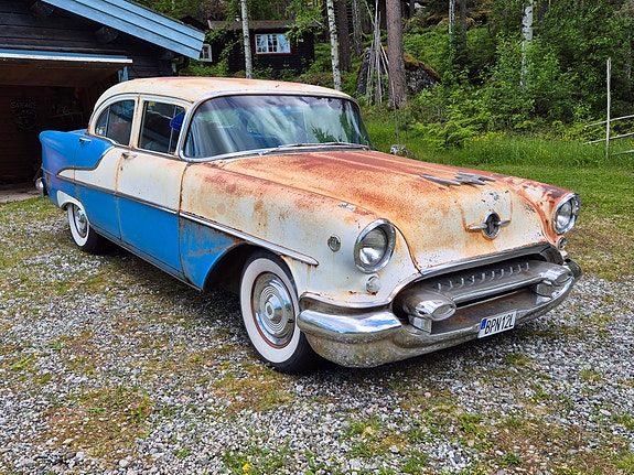 Oldsmobile 88 2 of 5