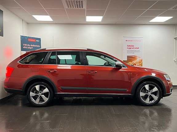 Skoda Octavia Scout 3 of 5