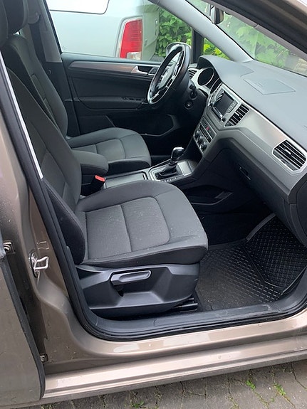 Volkswagen Golf Sportsvan 3 of 5