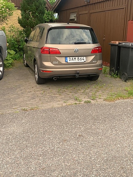 Volkswagen Golf Sportsvan 2 of 5