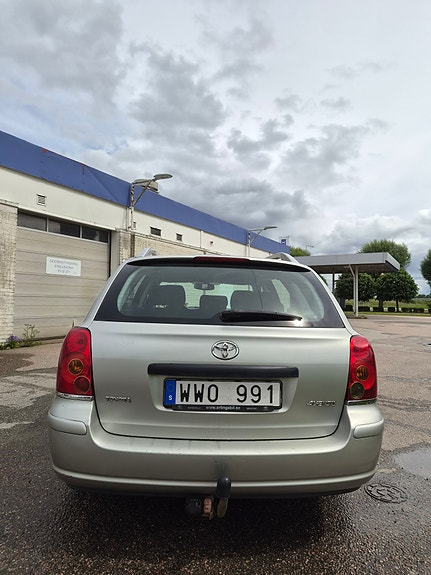 Toyota Avensis 3 of 5