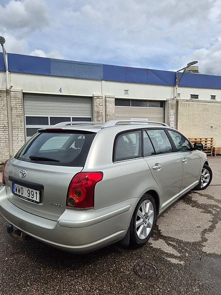 Toyota Avensis 5 of 5