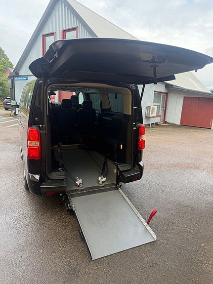 Peugeot Traveller 6 of 21