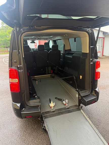 Peugeot Traveller 9 of 21