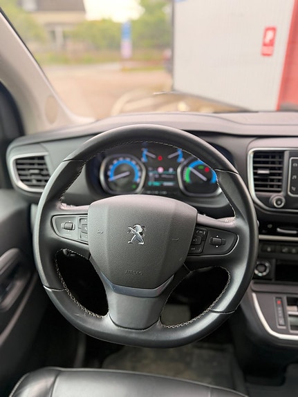 Peugeot Traveller 13 of 21