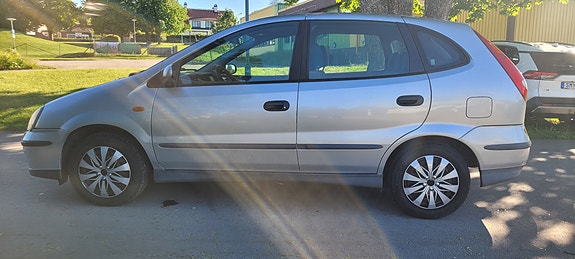Nissan Almera Tino 4 of 5