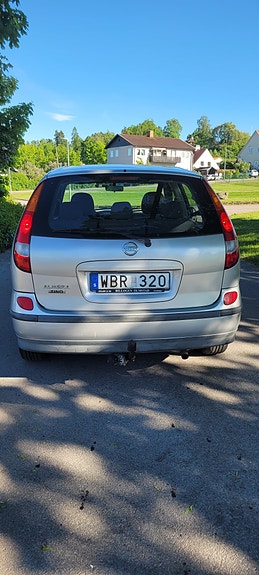 Nissan Almera Tino 2 of 5