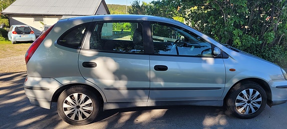 Nissan Almera Tino 3 of 5