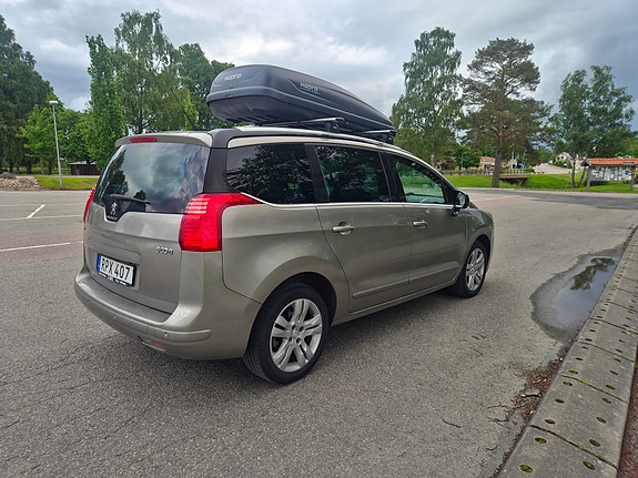 Peugeot 5008 2 of 5
