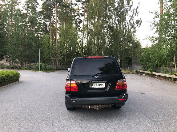 Toyota Land Cruiser 3 of 4