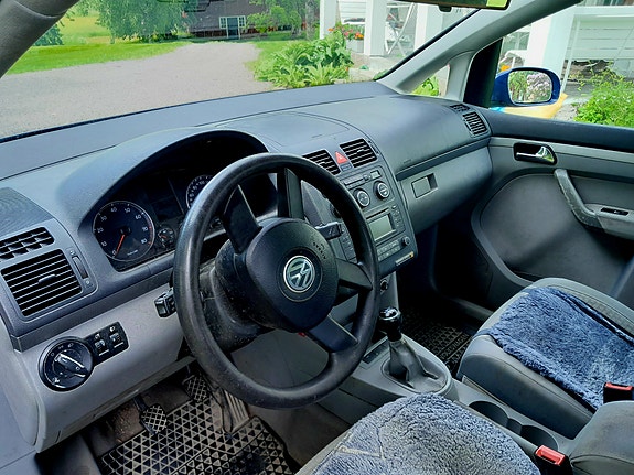 Volkswagen Touran 4 of 5