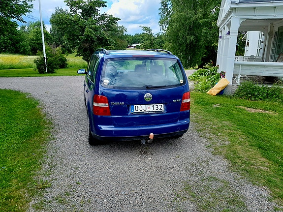 Volkswagen Touran 3 of 5
