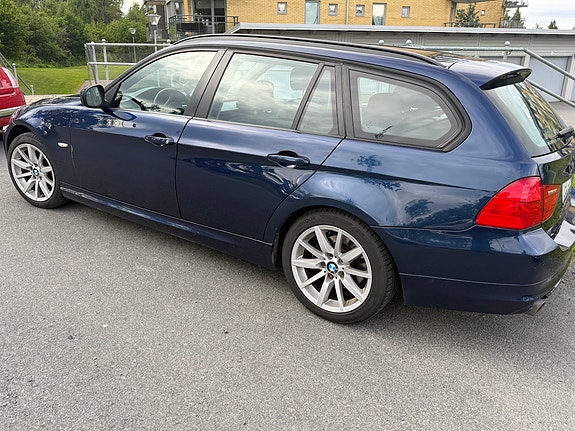 BMW 320d 3 of 5