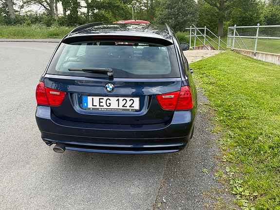 BMW 320d 4 of 5