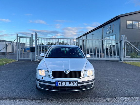 Skoda Octavia 2 of 5