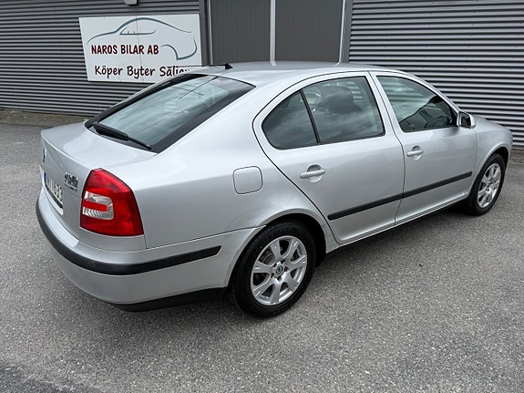 Skoda Octavia 2 of 5