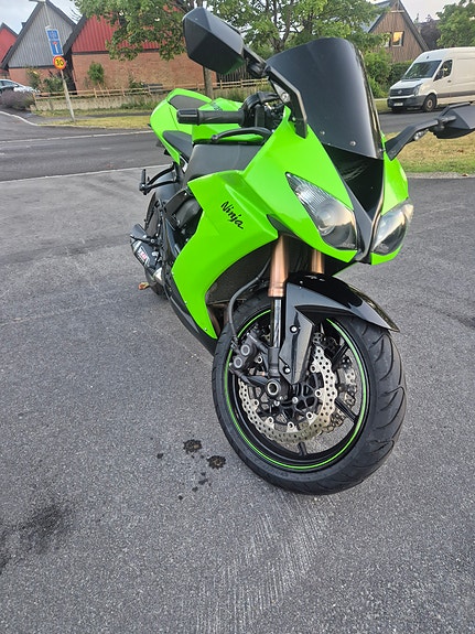 Kawasaki Ninja ZX-10R 3 of 3