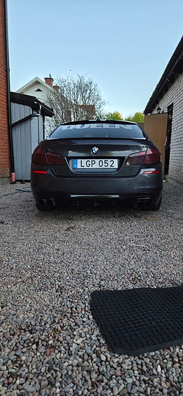 BMW 520d 2 of 5