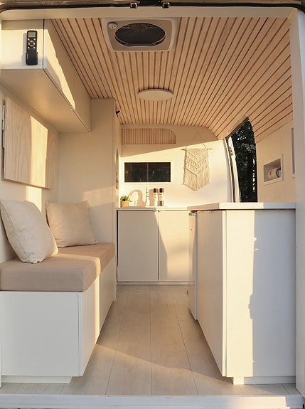 Peugeot Lyxig camper med dusch & Murphy säng 4 of 5