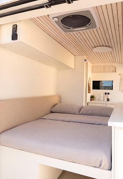 Peugeot Lyxig camper med dusch & Murphy säng 5 of 5