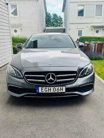 Mercedes-Benz E200 d 2 of 4