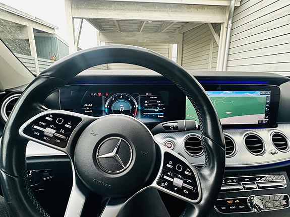 Mercedes-Benz E200 d 3 of 4