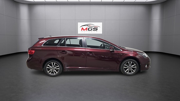 Toyota Avensis 5 of 5