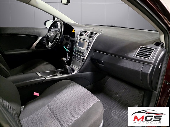 Toyota Avensis 11 of 24