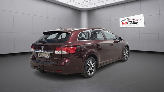 Toyota Avensis 3 of 5