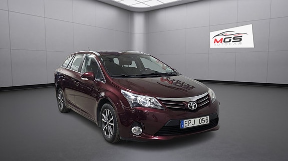 Toyota Avensis 2 of 5