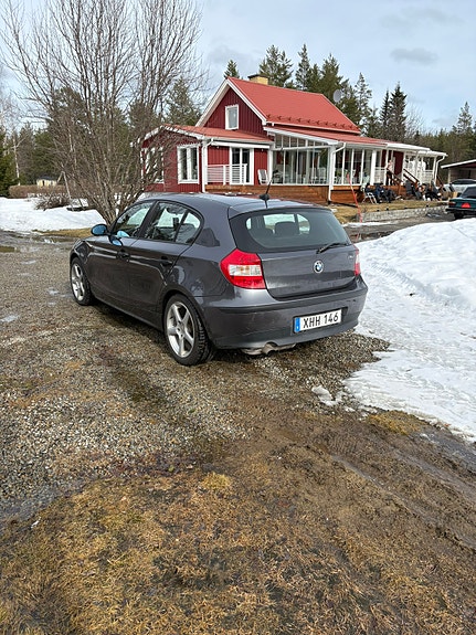 BMW 116i 2 of 5