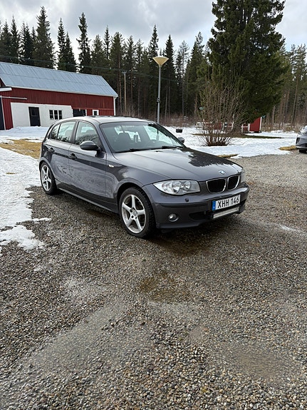 BMW 116i 3 of 5