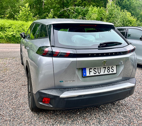 Peugeot e-2008 2 of 3