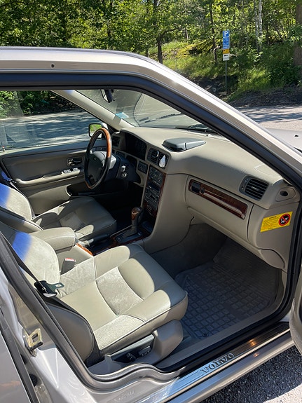 Volvo S70 4 of 5