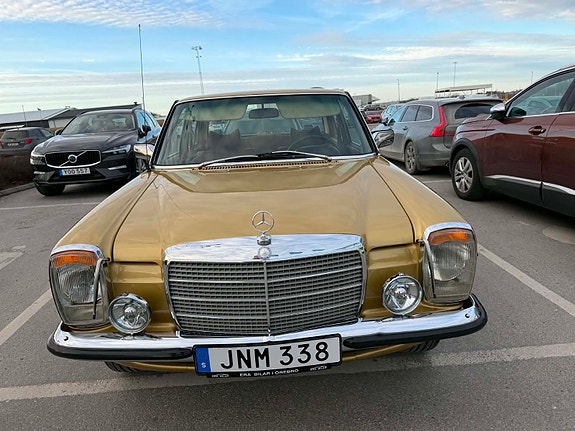 Mercedes-Benz 200 3 of 5
