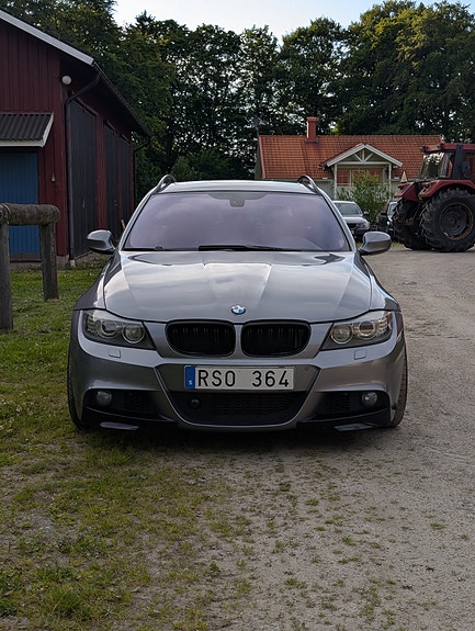 BMW 335d 3 of 5