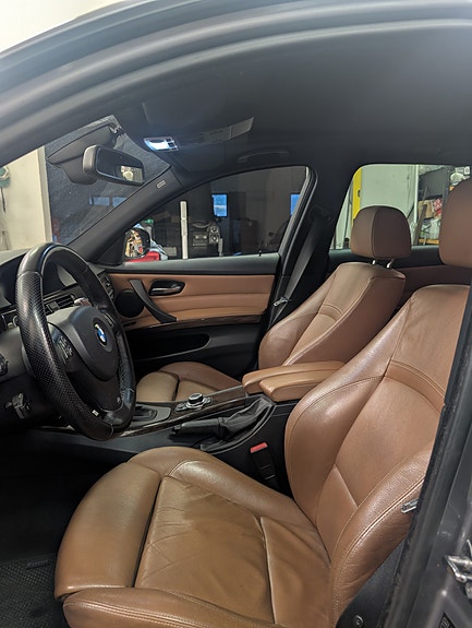 BMW 335d 4 of 5