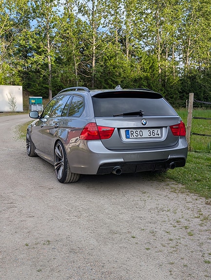 BMW 335d 2 of 5