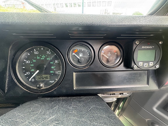 Land Rover Defender 110 6 of 19