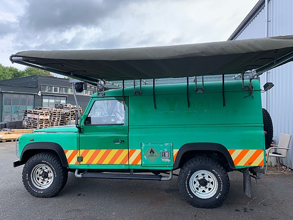 Land Rover Defender 110 18 of 19