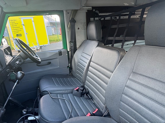 Land Rover Defender 110 9 of 19